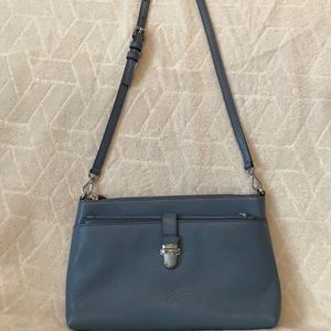 Michael Kors women Crossbody Purse color blue in great condition